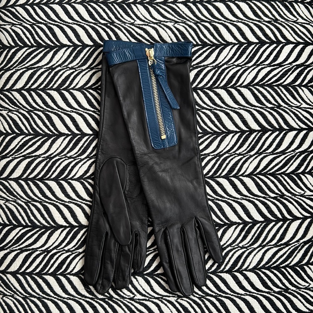 Leather gloves🏙️🛍️